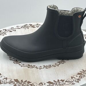 Boggs Women's Amanda Plush ll Chelsea Black Ankle Boots